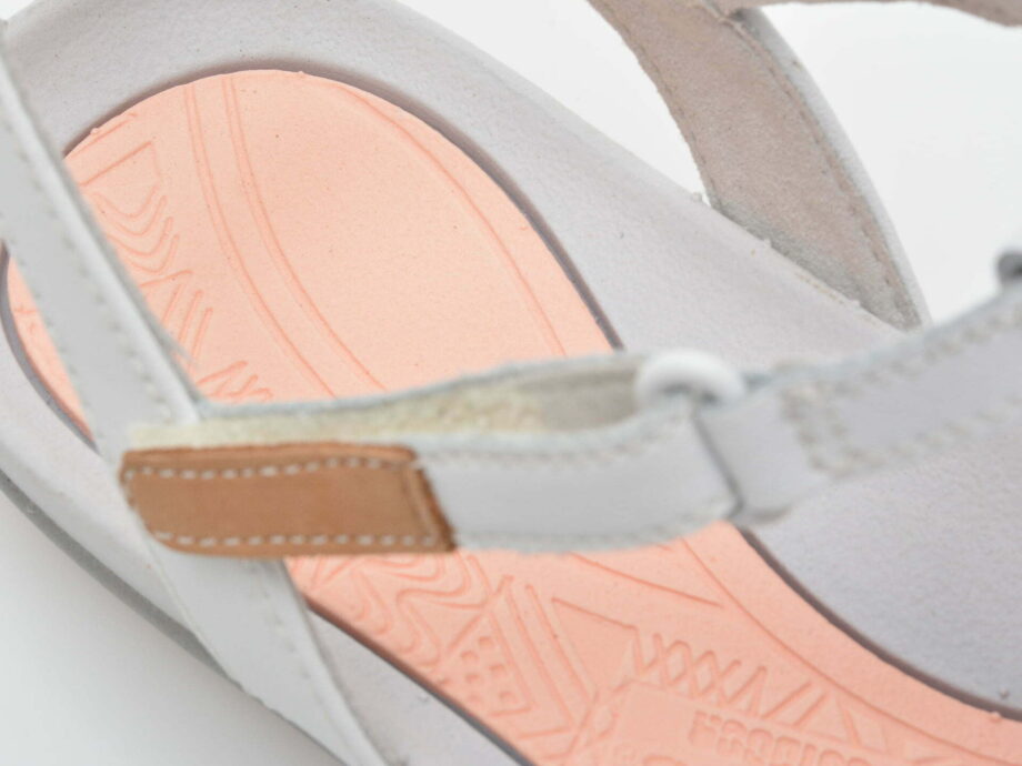 Comandă Încălțăminte Damă, la Reducere  Sandale CLARKS albe, TEALITE GRACE, din piele naturala Branduri de top ✓