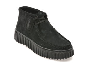 Ghete CLARKS negre, TORHMOS, din piele intoarsa