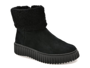 Ghete CLARKS negre, TORHTUR, din piele intoarsa